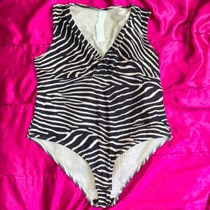 NWT H&M Zebra Bodysuit 🖤